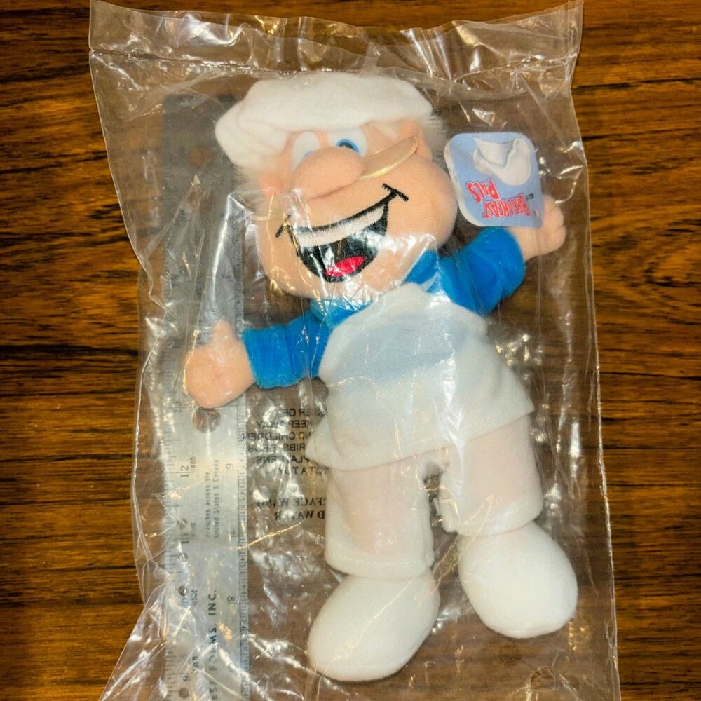 Cinnamon Toast Crunch Breakfast Pals Wendell the Baker 1998 Plush Toy